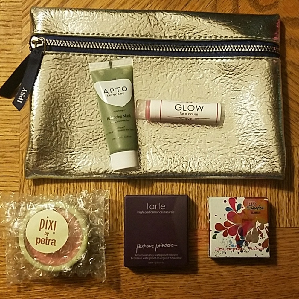 Ipsy makeup bundle with bag